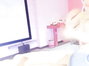 圆肚腩矮个子土豪粉丝约炮外围女兼职女主播情趣酒店豪华房各种调教，鞭打，口爆，啪啪