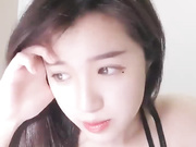 打飞机推荐宅男女神萝莉菲菲最新无码录制各式性感内衣掰穴让狼友草她