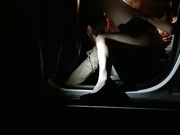 齐逼短裙高跟大长腿美女为了体验刺激夜晚和男友开车到公路上玩车震,车里操着施展不开又到车外干!高清版!