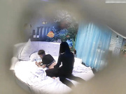 学院附近宾馆偷拍高颜值性感大学美女和新男友开房时女上位怎么也坐不下去说：你的太大了,只能男的来操!
