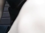 入行没多久明星脸蛋的美女主播本想和宝马车司机粉丝小树林野战的蚊子太多只好去车里玩车震