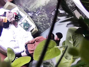 精品旅馆绿叶偷拍猥琐四眼仔把好友支走迫不及待和女友啪啪这女的貌似年纪比他大很多
