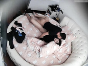 喷血推荐-白嫩漂亮的大学美女刚进房间就被男友扑倒扯掉裤子强行啪啪,操太久受不了不想干了被拉过来继续干!
