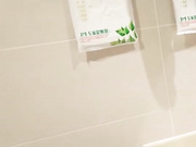 对白精彩丰满肥臀少妇主播户外勾引个年龄不大小青年直播打炮鸳鸯浴啪啪貌似小伙满足不了这个骚妇