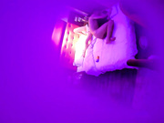 特色酒店偷拍花样还挺多的年轻小情侣69侧入射妹子的脸上