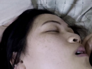中午吃饭灌醉嫂子弄到床上趁她熟睡无套插她的一线逼射她一穴浓浓的浆糊