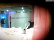 颜值不错的靓妹和男朋友开房自己先看视频忍不住摸一下逼逼男朋友射完她还一直硬邦邦的