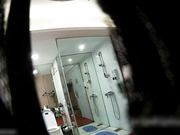 猥琐摄影师提前做好准备暗藏针孔录像机偷拍大学生美女兼职平面广告模特多次洗澡全过程