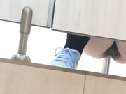 厕拍班上最漂亮的女同学,一半以上的男同学都给她写过情书,今天竟然让我看到了骚B