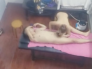 大神路边按摩足疗小店窗户外偸拍技术很牛逼的肥臀少妇给顾客全套服务搞的很激情这小按摩床玩出这么多花样