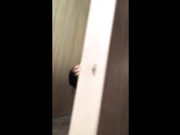 国内某夜店饥渴男女在卫生间啪啪啪这对男女的演技绝对不输  优衣库 女主表情超赞