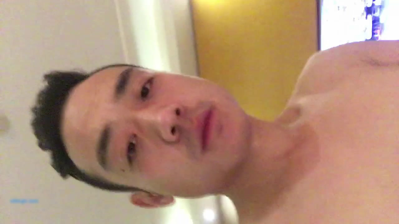 微信搜索附近的人搭讪认识个开奔驰的气质富姐酒店开房约炮先用小舌头征服她的骚穴