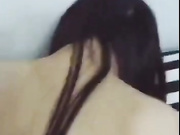 网红美女剧情演绎家教老师补习时趁美女父母不在趁机占便宜,发现穿的还是丁字裤性欲大增在客厅沙发上操了她!