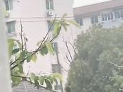 牛逼 最新门事件 重庆市第三中学下雨天 校园亭子下直接开干 旁边不停走过行人
