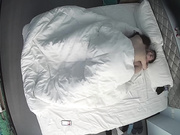 趣酒店水滴摄像头TP幸福屌丝男被年轻性欲强女友上位骑射爽完各自玩手机