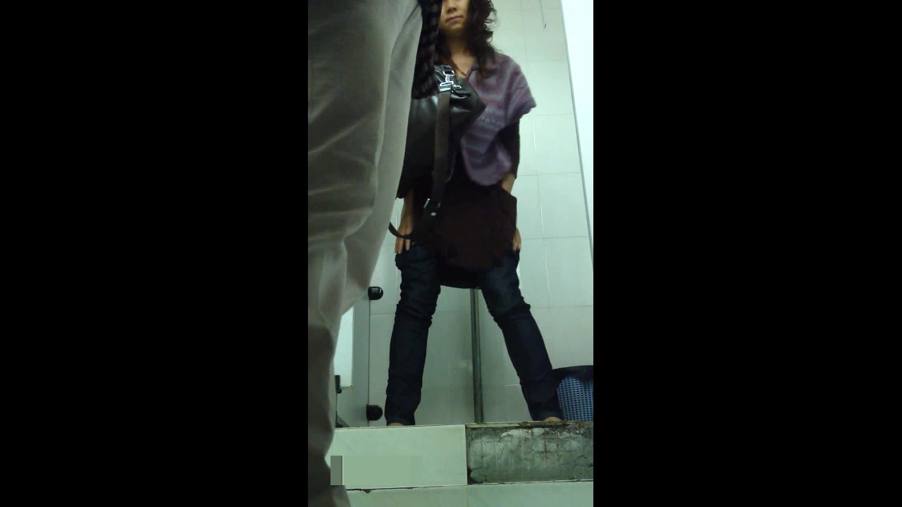 馬戲團公廁經典盜錄流出 各色女性放尿環肥燕瘦形態各異 偶有素顏美女入境（三）
