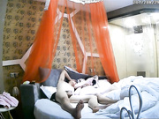 求婚现场搞新娘！计划好久的求婚仪式，感觉环境太浪漫竟然在婚床上操起逼来,还连干2次!