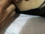 外表清纯可爱眼镜妹与热恋中男友出租房爱爱穿上黑丝袜搞妹子嘴上说他有病还迎合着很乖国语对白1080p原版
