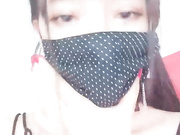 新人口罩美女主播身材苗条边跳边脱 沙发上抠逼自摸呻吟诱惑 逼逼微毛粉嫩喜欢的不要错过