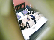 学校附近钟点房小胖同学和女朋友开房被骑在上面搞，搞完研究一下妹子的下面