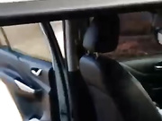 太大胆了,女神级网红脸大胸美女和男友开车到乡村路上开着车门肏逼啪啪,路过的人都回头看,又到路上干.国语!