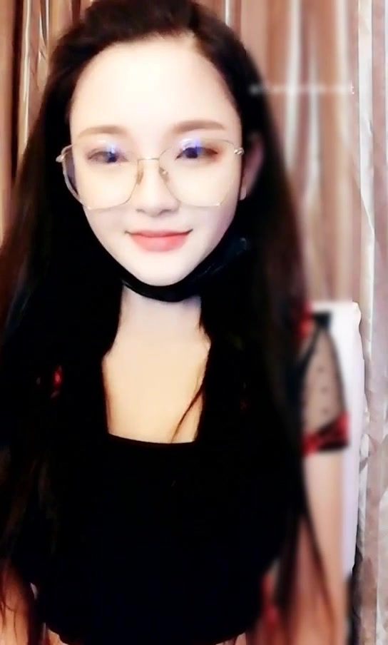 长得像李晓X的御姐范眼镜女主播隆胸归来摸着大骚穴呻吟挑逗让人受不了好想日她