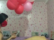 骚气人妖穿着网袜约炮男的JJ太大不敢让插只好相互打飞机