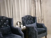 老哥找小姐年龄不大黄衣白虎妹子 直接开干妹子服务不好干了几下让走人