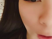 这妹子真得劲全程露脸童颜巨乳肥臀小嫩逼，躺在床上奶子又大又挺还会颤抖，自己都能舔小嫩逼特写水多不要错过