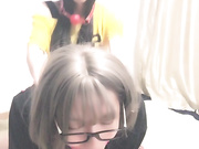 高挑性感的CD伪娘胡玥枫搞萌萌哒眼镜闺蜜，两根鸡巴交汇在一起发生的激烈碰撞！