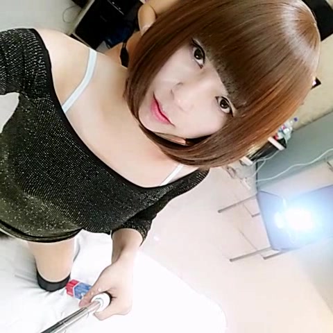 性感萝莉CD小琳姊趁药娘ts老公睡着了被真女老婆戴上假肉棒艹 啊啊..你慢点 疼，真骚啊！
