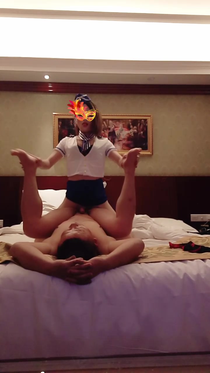 性感伪娘空姐约炮M性胖子领导，有这P好尿性 被美妖操的直喊舒服，再插深一点 好喜欢！