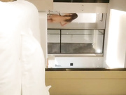 广东排骨哥网约168CM女神级苗条性感美女啪啪,鲍鱼真粉嫩,男的太能操了各种高难度姿势连续爆插3次,逼要干肿