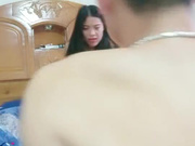 “表哥越叫你轻点你越用力啊”,白嫩性感小美女和表哥一起外地打工,下班时间兼职直播出租屋激烈啪啪操逼.国语!