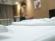 小伙终于把幼师院校网聊了很久的漂亮小美女约到公寓啪啪,颜值高,奶子大,身材匀称不愿意在沙发上操,床上狠狠干!