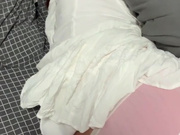 渣男酒里下性药迷倒漂亮美女带回宿舍强搞还要拍下视频被妹子骂滚1080P高清无水印