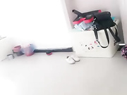 骚妈激情演绎勾搭午睡的儿子，掀开被子撸他鸡巴，小伙子年轻气盛直接草上了，多种体位抽插骚妈叫的好淫荡