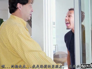 【剧情之王】男友来家玩 饥渴女友想做爱 超大胆竟在爸爸背后和男友激情啪无套猛操 中文字幕 高清720P原版