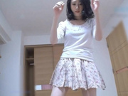 分享露脸居家肤白美乳美妇脱掉内裤在客厅地上和老公爱爱自拍 女上位夹棒猛插内射