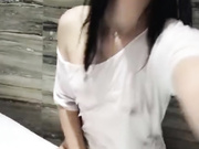 漂亮又骚情网红女神浴缸边掰开自己小妹妹 极尽诱惑让人欲罢不能