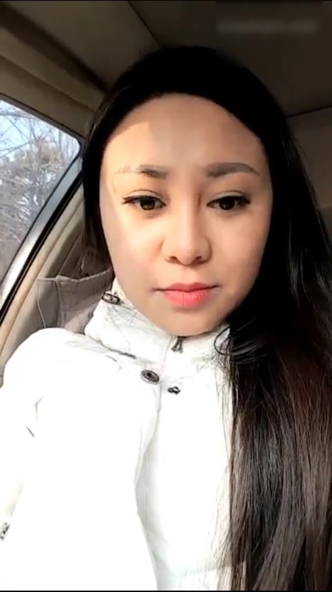 这个太屌了网红主播铁锤妹妹在雪地里野战直播吃一口雪玩冰火