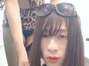 性感青楼旗袍女妖CD瑜然艹射闺蜜胡玥枫，宝贝 艹得爽吗，你后入再插深点，抱紧我  要射了，啊啊啊！