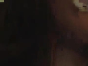 性瘾大的瑞雯勾引小哥，灵活的舌头舔弄着马眼，床上69激情口活，自己掰着骚逼让小哥快速抽插爆草，内射中出