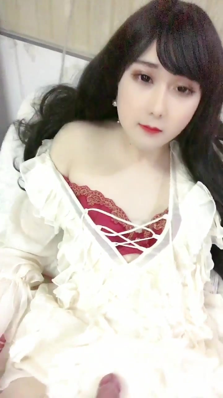 【极品妖女】CD猫儿 性感的妖女配乖巧的女友，视觉享受，女友握着妖棒撸湿湿滴，妖棒插进骚逼，艹得女友说好爽！