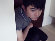 剧情演绎白嫩丰满骚妻寂寞难耐家中自慰棒自嗨被送快递的小哥撞见主动投怀送抱被干的嗲叫说不行了高潮了国语对白