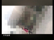 國內某縣城公共衛生間近距離拍攝到的幾個顏值不錯妹子如廁 雪白大屁股看得誘惑十足～1080P高清