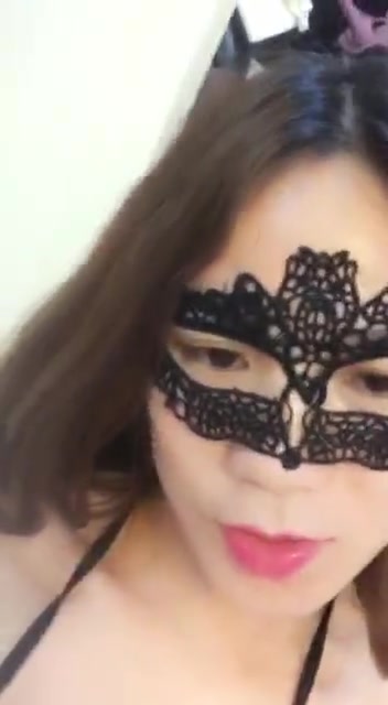 对白淫荡淫骚主播小妖精浴室洗澡洗逼逼下面的逼毛好浓密好想用鸡巴搓她的逼毛