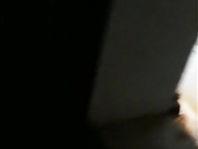 城中村出租屋窗外偷窥用水勺淋浴的妹子哈哈妹子的表情包挺丰富的好像和她sayha