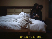 大学生情侣酒店开房真搞不懂这美女怎么会被这猥琐四眼仔泡到108P高清无水印