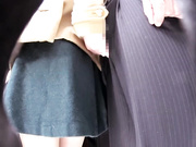[DANDY-541] 「男性の皆様！満員電車で勃起させたチ○ポを周りからバレないように手袋で隠してもてあそぶ小悪魔美淑女にご用心ください」 VOL.1